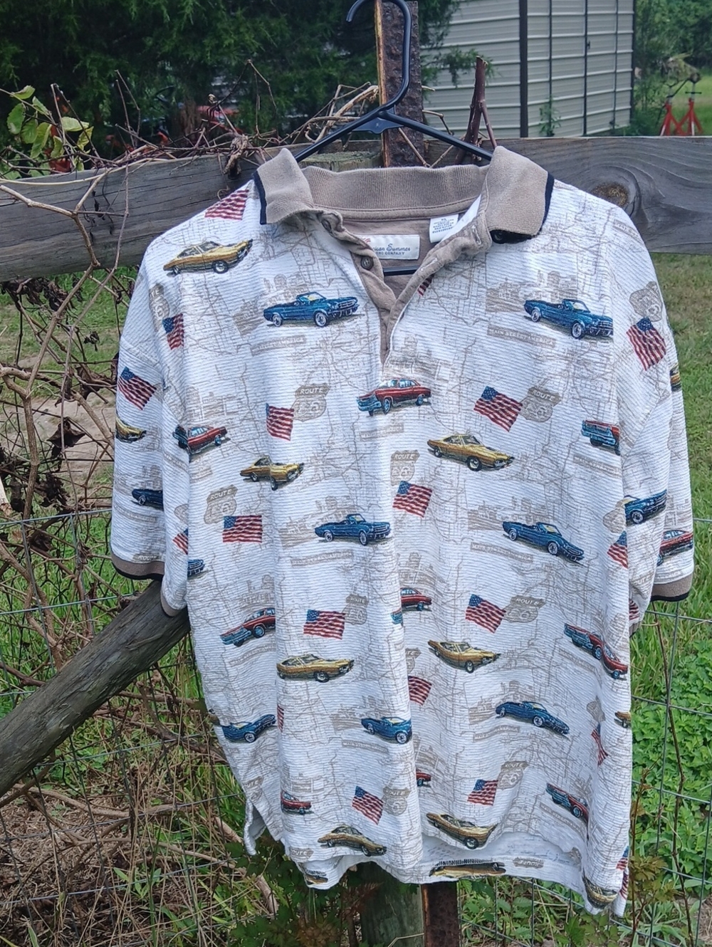 American SUMMER Vintage-Inspired White Polo Shirt with Classic Car Print XL